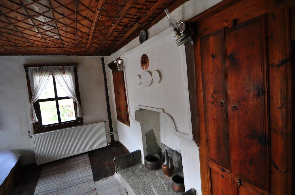 Haci Sakirler Konagi Affittacamere Mudurnu Camera foto
